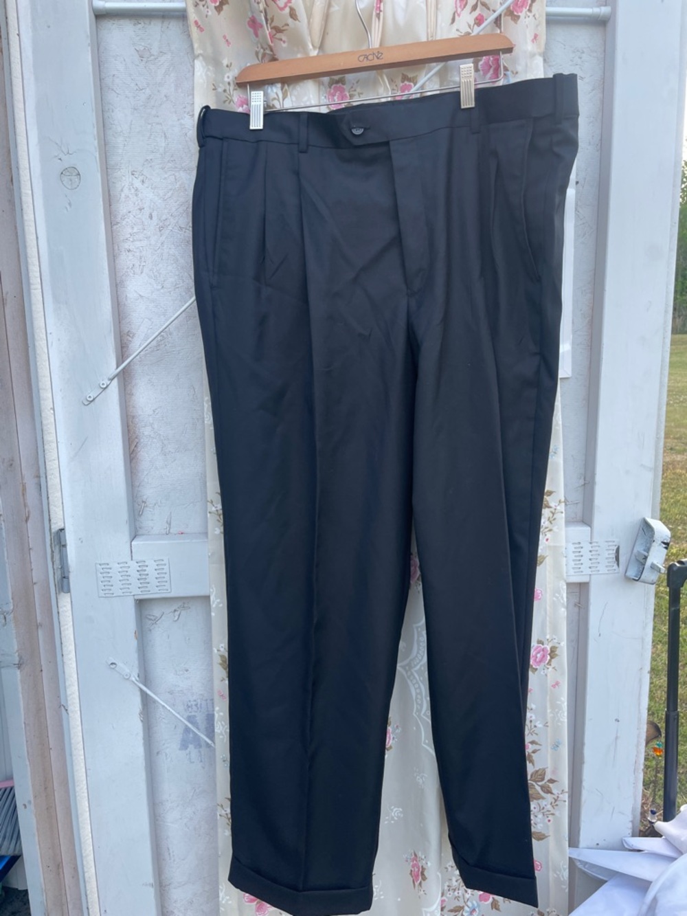 Roundtree & Yorke Men's Black Dress Trousers